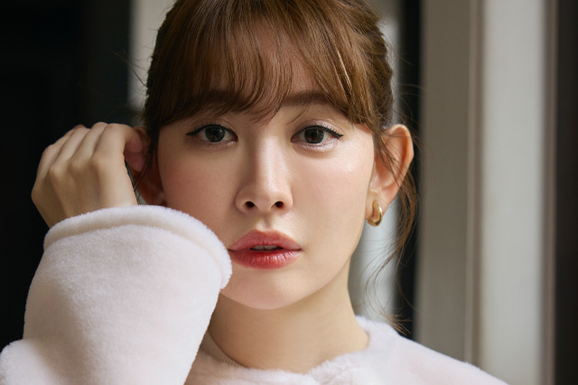 小嶋陽菜、自身のブランドのアウターコレクション2024を3都市で開催 画像