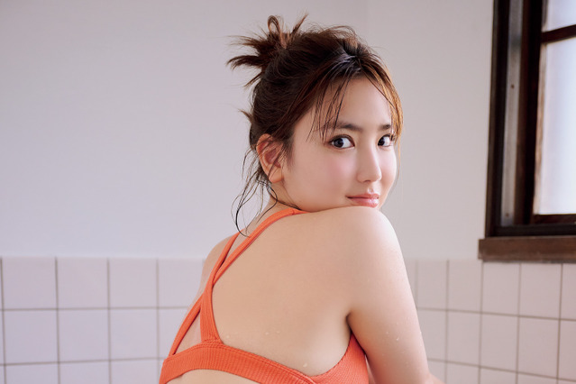 五右衛門風呂やアイスでまったり…沢口愛華が魅せる“古民家デート”グラビア 画像