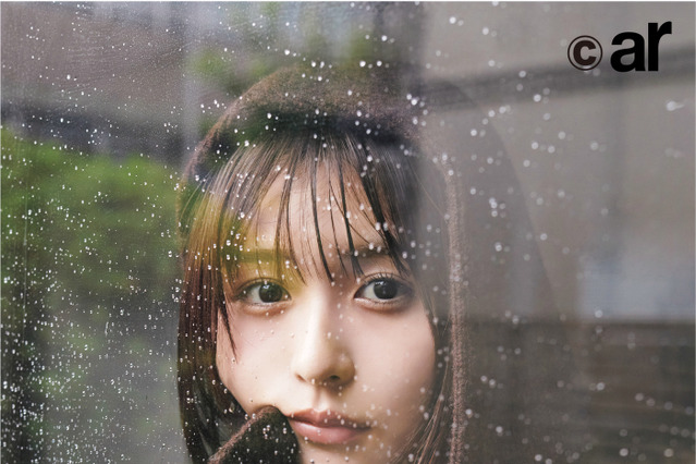 長濱ねる、秋のノースリニットでアンニュイな表情 画像