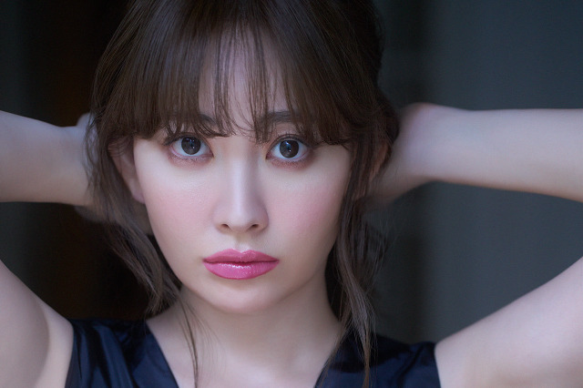 元祖マシュマロボディ・小嶋陽菜、10年ぶりの写真集発売決定! 画像