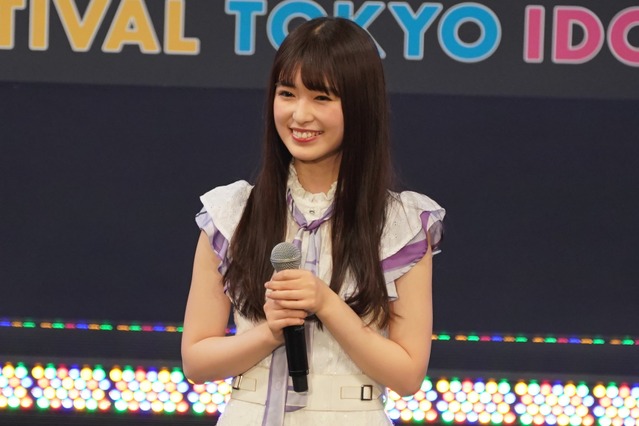 制服姿で登場の『TRIANGLE magazine』小川彩が天使すぎると話題 画像