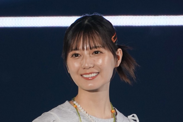 日向坂46・小坂菜緒、衣装のクセがすごい? BLTカウントダウン動画が話題 画像