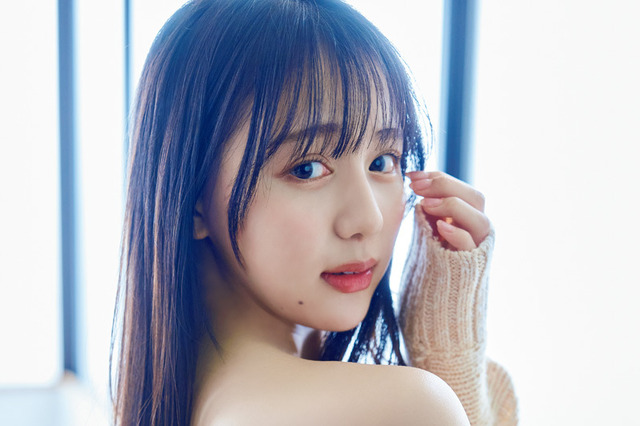 麻丘真央の1st写真集『光の鏡』より冬の撮影カット公開！ しっとりとしたオトナの表情も 画像