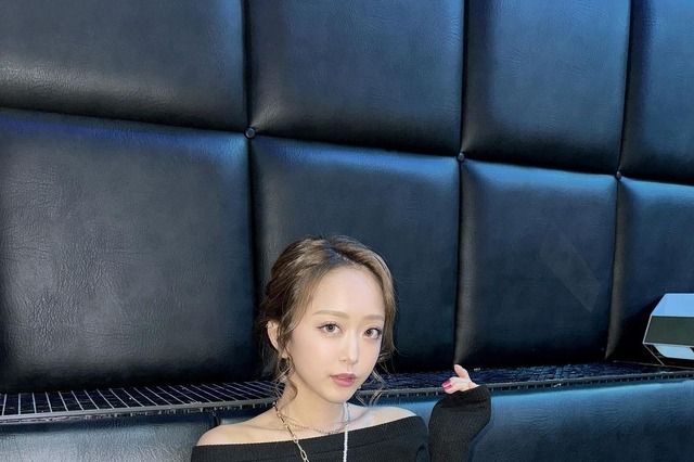 朝ドラの“JKギャル”から一変…みりちゃむ、大人ワンピで漂う22歳の色気 画像