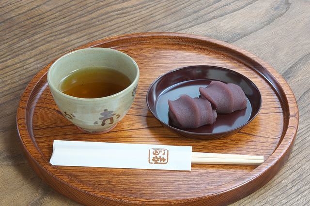 つくりたて赤福餅をほうじ茶と!赤福、京王新宿に期間限定出店 画像