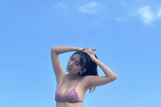 豊田ルナ、美くれびが超セクシー!青空映える“最強”ビキニ 画像