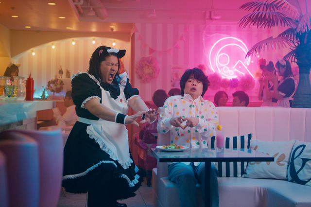 一ノ瀬ワタルがメイド姿で「おいしくなーれ」 多忙な1日に密着するドキュメンタリー風CMが公開 画像