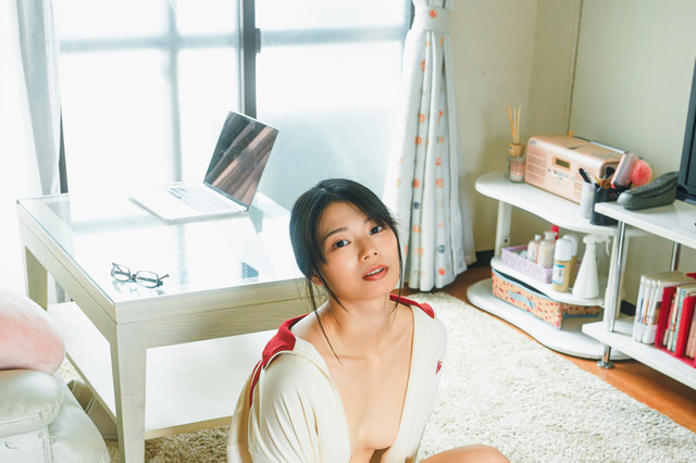 人気インフルエンサー・ときちゃん、見えそうで見えない美乳ぎりぎりの姿に 画像
