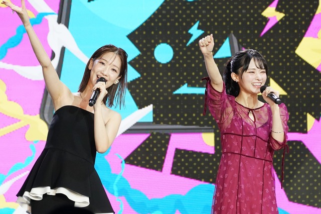 柏木由紀がオフショルブラックドレス姿を披露、藤咲凪とスペシャルランウェイ 画像
