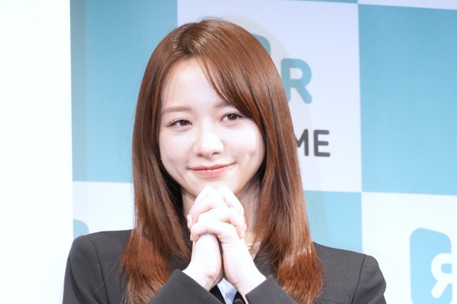 森香澄、リクルートスーツ姿で“あざと可愛い”ポーズ!「テレ東の入社式以来ですね」 画像