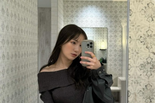 伊藤愛真、久しぶりの脚出しコーデ！ 超ミニワンピで大人っぽく… 画像