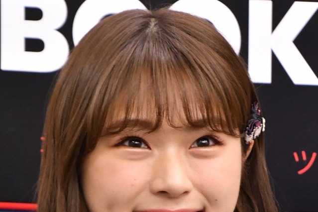 渋谷凪咲、雑誌撮影で“レアなへそ出し”に挑戦！ ふわふわニットからちらり 画像