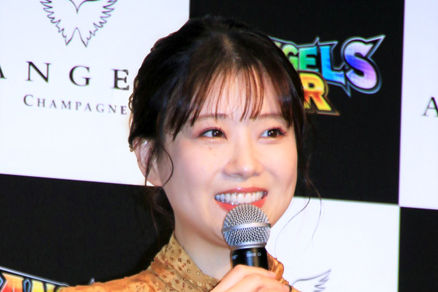 重盛さと美、写真集サイン会に長蛇の列！ 来場者2500人超えに「こんなにも重盛さと美が人気だなんて（笑）」 画像