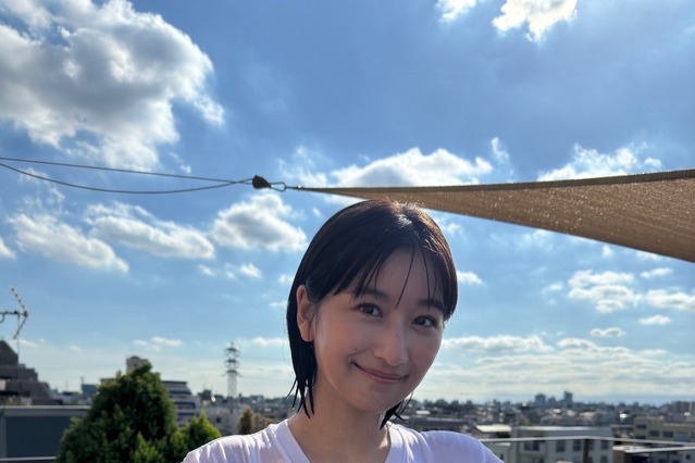 榎原依那、サウナ誌創刊号の表紙に! 濡れTシャツのオフショに反響 画像