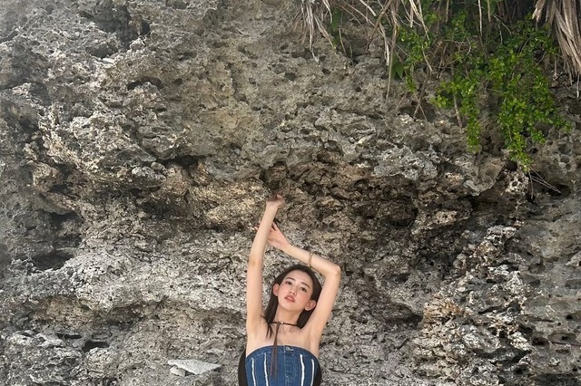 写真集発売の黒木麗奈、オフショで奇跡の9頭身ボディ！ 画像