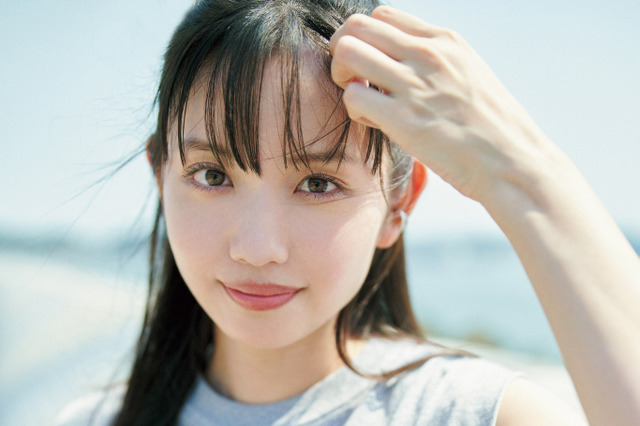 田中瞳アナ、フォトエッセイが発売前重版決定！ 海辺の撮り下ろしショットを先行公開 画像