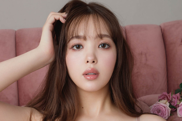 藤田ニコル、冬の新色ブラで美しい谷間くっきり！ 画像