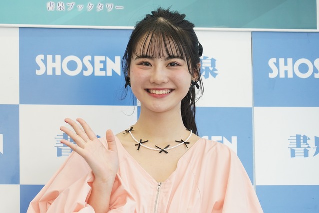 高校3年生の関谷瑠紀、新作カレンダーの制服カットは「卒業」をイメージ！ 画像