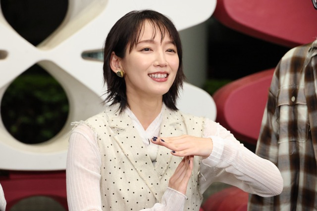 吉岡里帆が「100回ツッコミを入れるまで終わらないゲーム」に挑戦! 『何か“オモシロいコト”ないの?』 画像