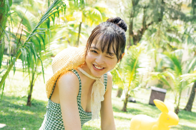 那蘭のどか、笑顔はじける18歳の“びしょ濡れ”水着ショット！ 1st写真集『忘れたくない』発売決定 画像