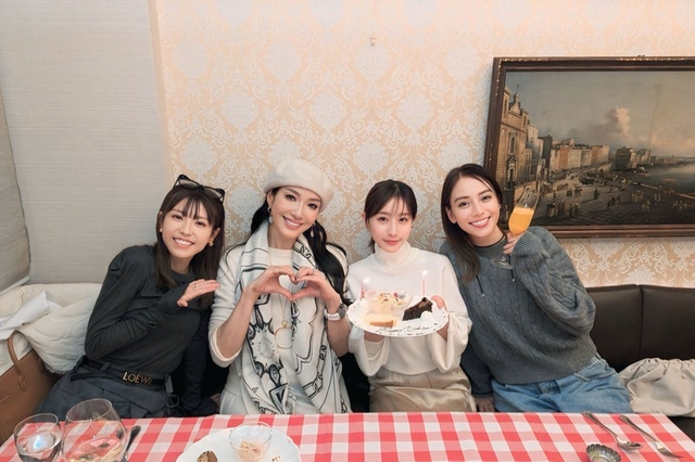 アンミカ、田中みな実の誕生日を若槻千夏、滝沢カレンと祝福! 仲良し4ショットに「お美しすぎ」 画像