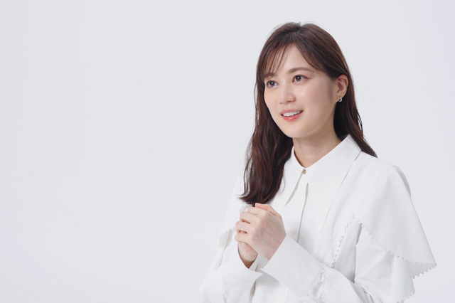 生田絵梨花、人生初の一人旅は「ハプニングだらけ」!?　CMのインタビュー動画で今年の思い出語る 画像