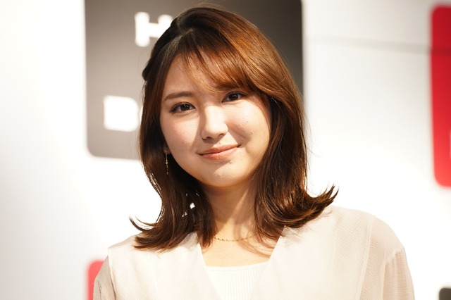 沢口愛華、新作カレンダーの赤ビキニで成長を実感「年月が経ったのだな」 画像