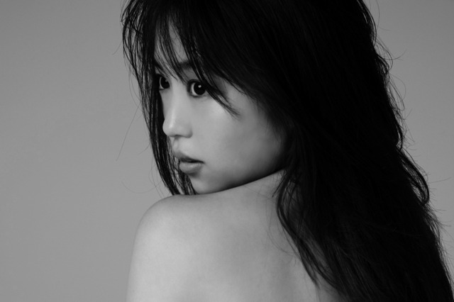 大原優乃が大胆露出したメモリアル写真集、お渡しイベントの予約がスタート! 画像
