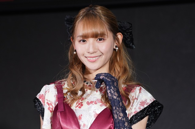 浅川梨奈、4作目のカレンダーのお気に入りは「普通にいそうなアリス」カット 画像
