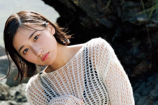 そのギャップに注目！ グラビア界の超新星・水野瞳、1st写真集に収まりきらなかった“秘蔵”カット公開 画像