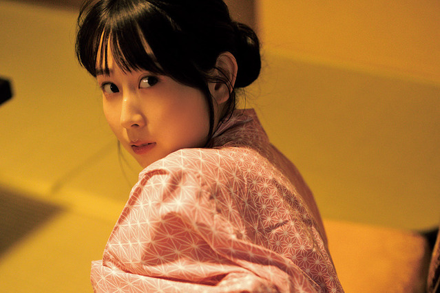 SKE48・井上瑠夏、浴衣姿で太もも露出! 写真集未掲載の大胆カット 画像