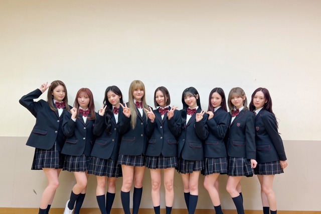 生徒も思わず涙の歓喜！NiziUが制服姿で学校にサプライズ潜入 画像