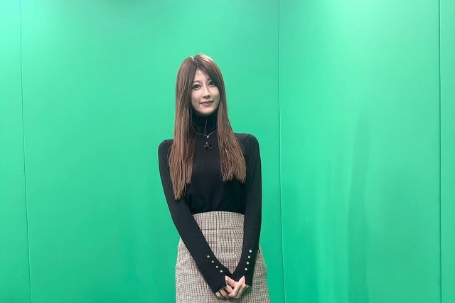 ABEMA瀧山あかねアナ、ミニスカ×ニーハイブーツで抜群のスタイル 画像