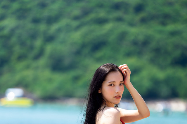 まもなく写真集発売！ 都丸紗也華、タイの海で“魅惑のバックショット” 画像