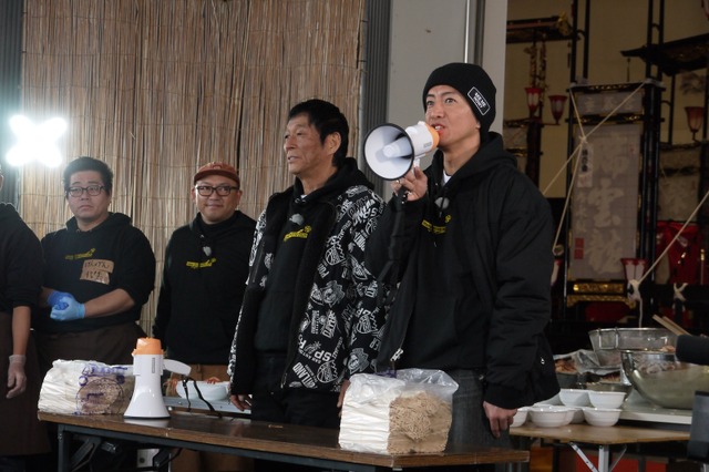 さんま＆木村拓哉、能登の被災地で炊き出し！ 地元の人々との触れ合いで笑顔に『さんタク』 画像