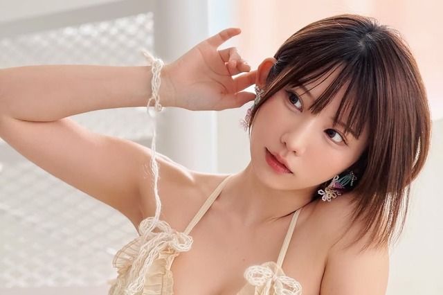 えなこ、冬のグラビアも絶好調! 表紙15冊ジャックを報告 画像