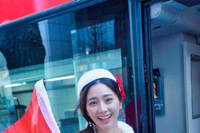 9頭身の人気グラドル・斎藤恭代、バスガイド風サンタに変身!クリスマスバスツアー開催 画像