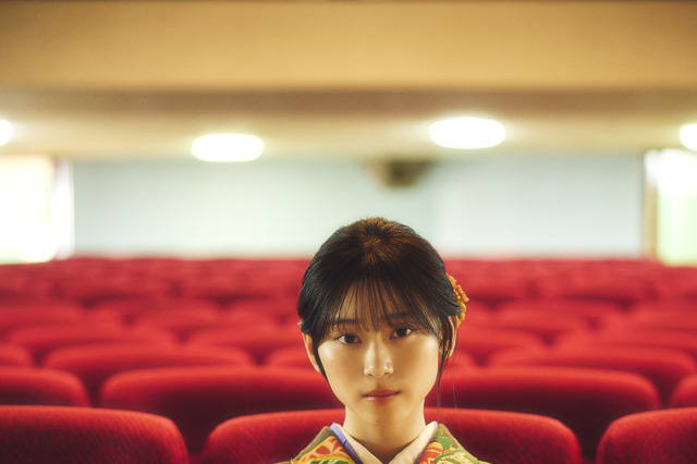 櫻坂46・山下瞳月、ハタチの凛々しい振袖姿を撮り下ろし 画像