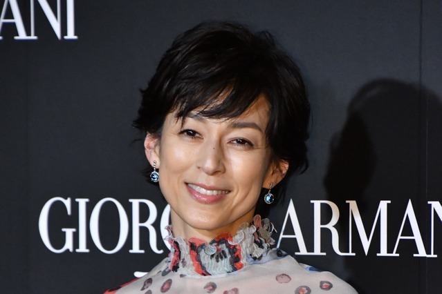 “58歳”鈴木保奈美、美しすぎる近影に反響「ため息が出るほど輝いている」「一生憧れの存在」 画像