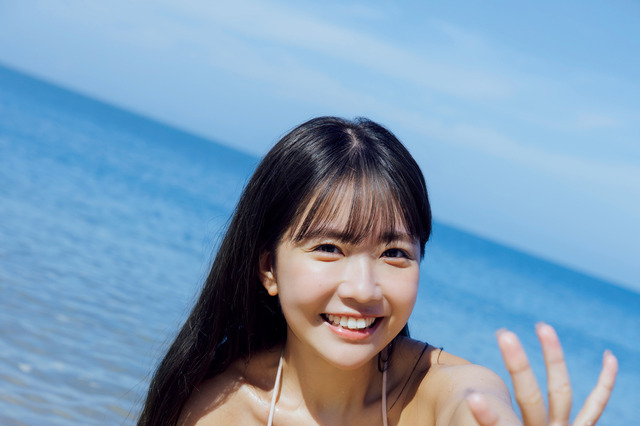 天羽希純、タイのパタヤで笑顔はじけるビキニ姿 画像