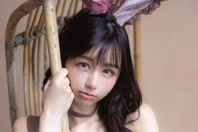 「写真集のアザーカット」くりえみ、豊満バストあらわなバニー姿でファン悩殺! 画像