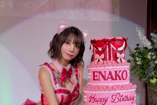 えなこ、バースデーイベントに感無量！ 会場には『刃牙』作者の姿も「2年連続でお祝いに来てくれるなんて…」 画像