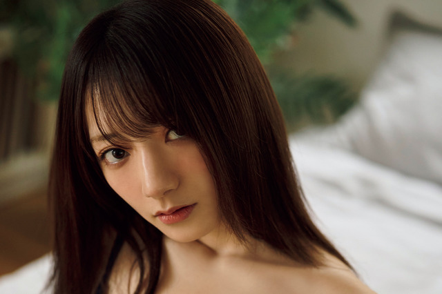 人気コスプレイヤー・尊みを感じて桜井、濃紺ランジェリーで艶やかグラビア 画像
