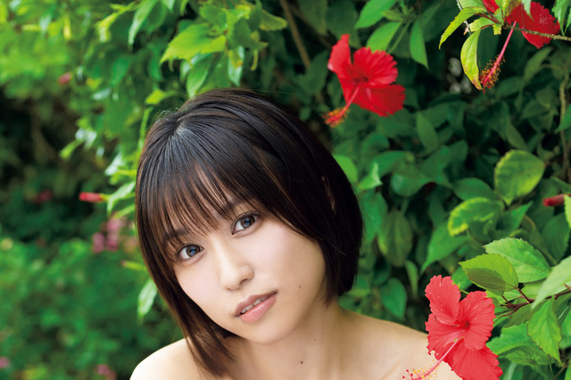 ミスFLASH2025・MAHO、宮古島でソログラビア! 伸びしろを期待させる“モチ肌ボディ” 画像