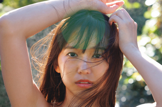 志田音々、色気溢れ出すビキニ&ランジェリーショット! サード写真集の先行カット公開 画像