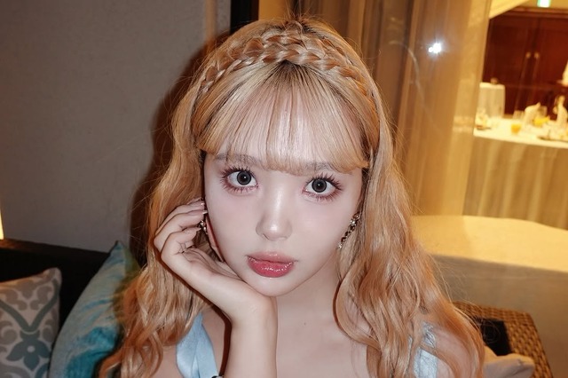 まるでリアル“シンデレラ”！ 藤田ニコルのイベントオフショが「プリンセスすぎる」とネット注目 画像