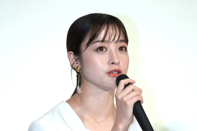 橋本環奈、朝ドラの“制服”オフショで誕生日報告「本日26歳になりました！」 画像
