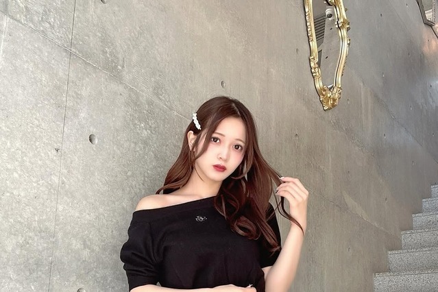黒嵜菜々子、ミニワンピ姿でファン魅了!「最高の太もも」「ボディラインたまらん」 画像