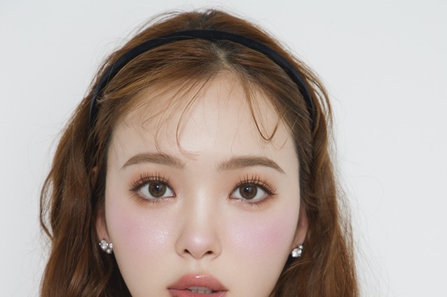 藤田ニコルが美容本!『私が垢抜けた82の方法』表紙公開 画像
