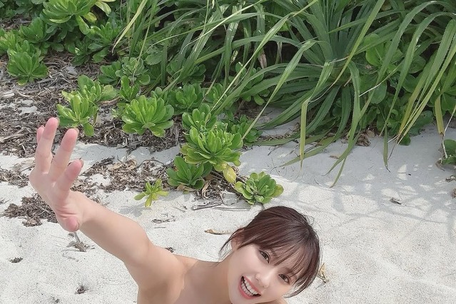 田中美久、沖縄オフショでマシュマロ美ボディ!「スタイルよすぎ」「国宝級」とファン注目 画像